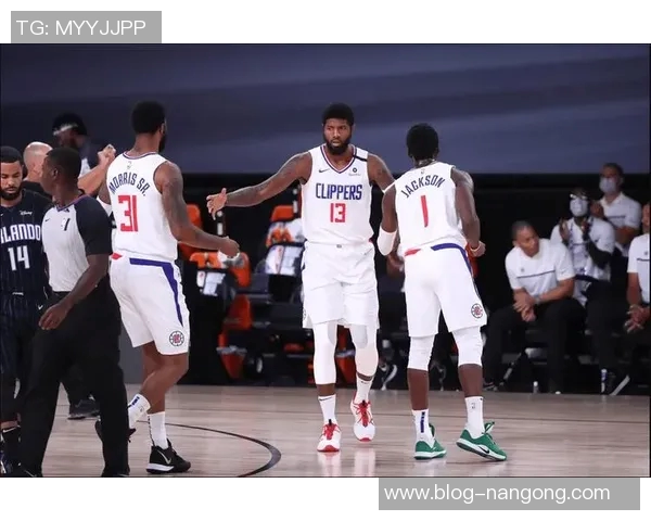 末节未上场科林斯卢指导称阵容节奏良好他表现无可指责 末节未上场科林斯卢指导称阵容节奏良好他表现无可指责