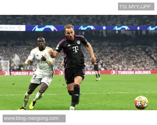 拜仁客战法兰克福海报发布奥利塞带球冲锋全力争胜