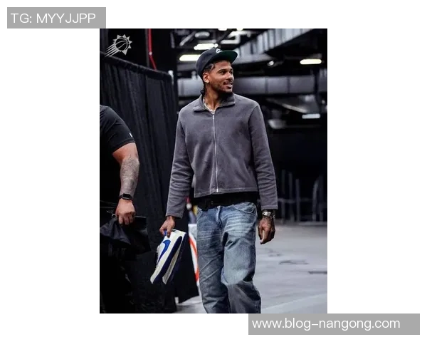 杰伦格林展现魅力穿搭太阳城市版球衣尽显时尚风采